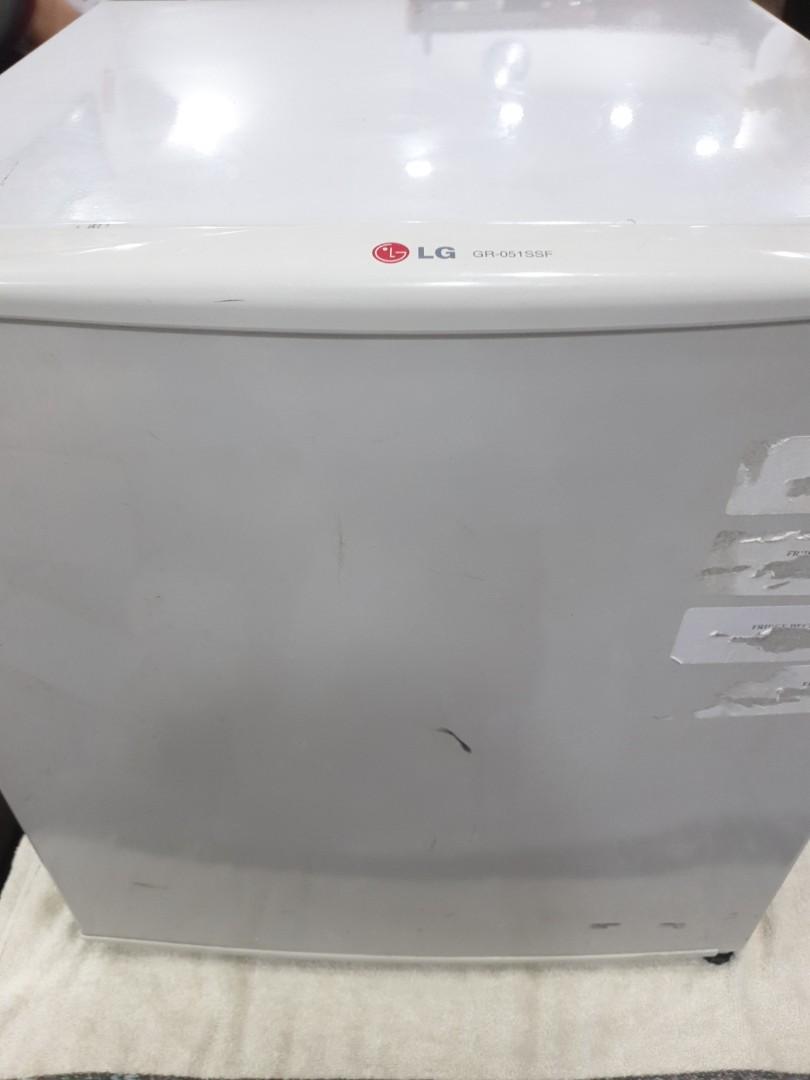 LG Mini Bar Fridge GR051SSF 46L, TV & Home Appliances, Kitchen