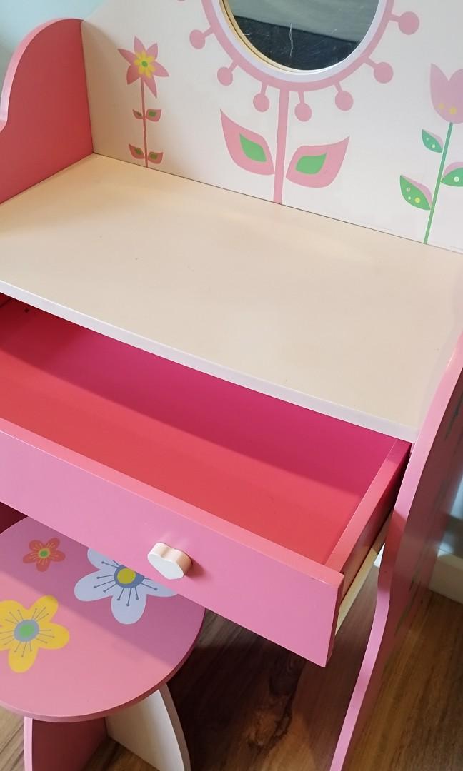 Little Girl's Vanity Table, Babies & Kids, Baby Nursery & Kids Furniture, Kids' Tables & Chairs