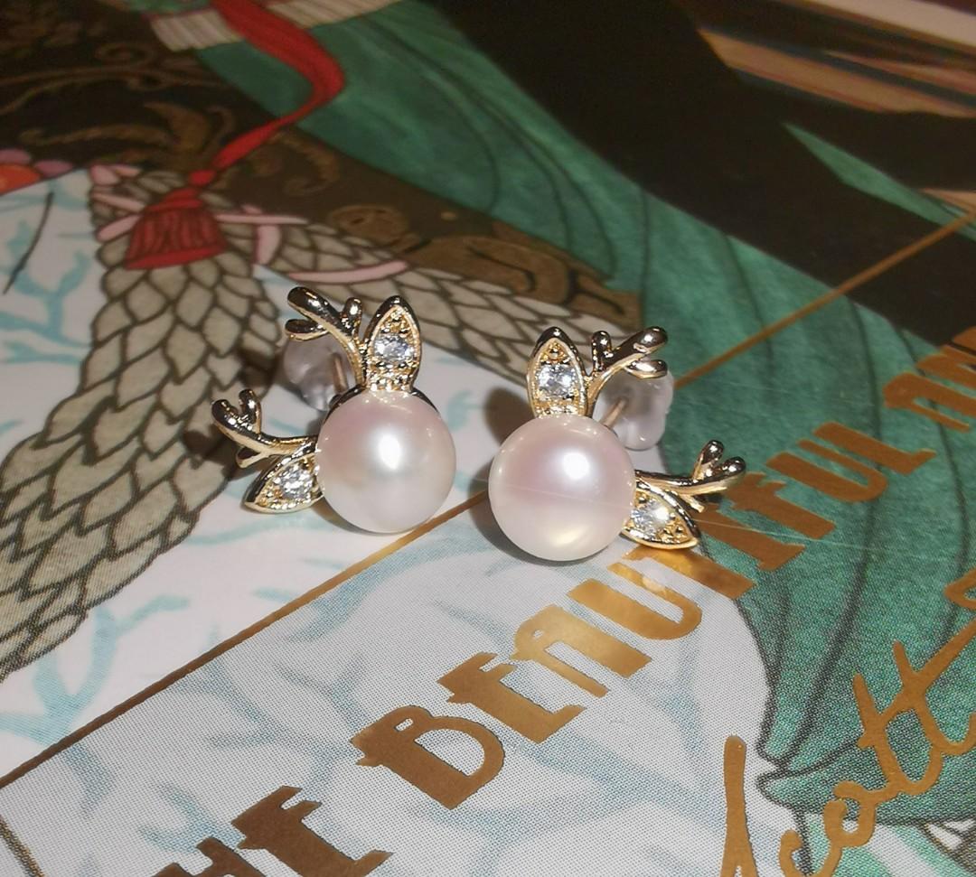 Reindeer pearl earrings cheap