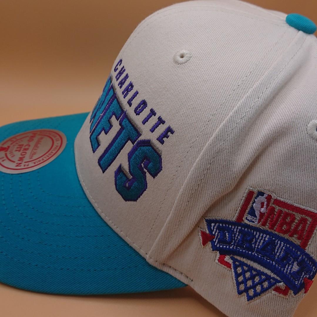 Mitchell & Ness Charlotte Hornets '96 Draft' Pro Crown Snapback Off Wh