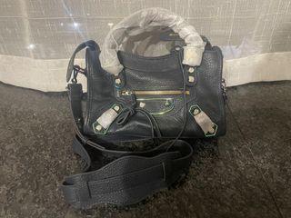 LOUIS VUITTON MOTARD BIKER BAG 227030748 EK, Women's Fashion, Bags &  Wallets, Shoulder Bags on Carousell