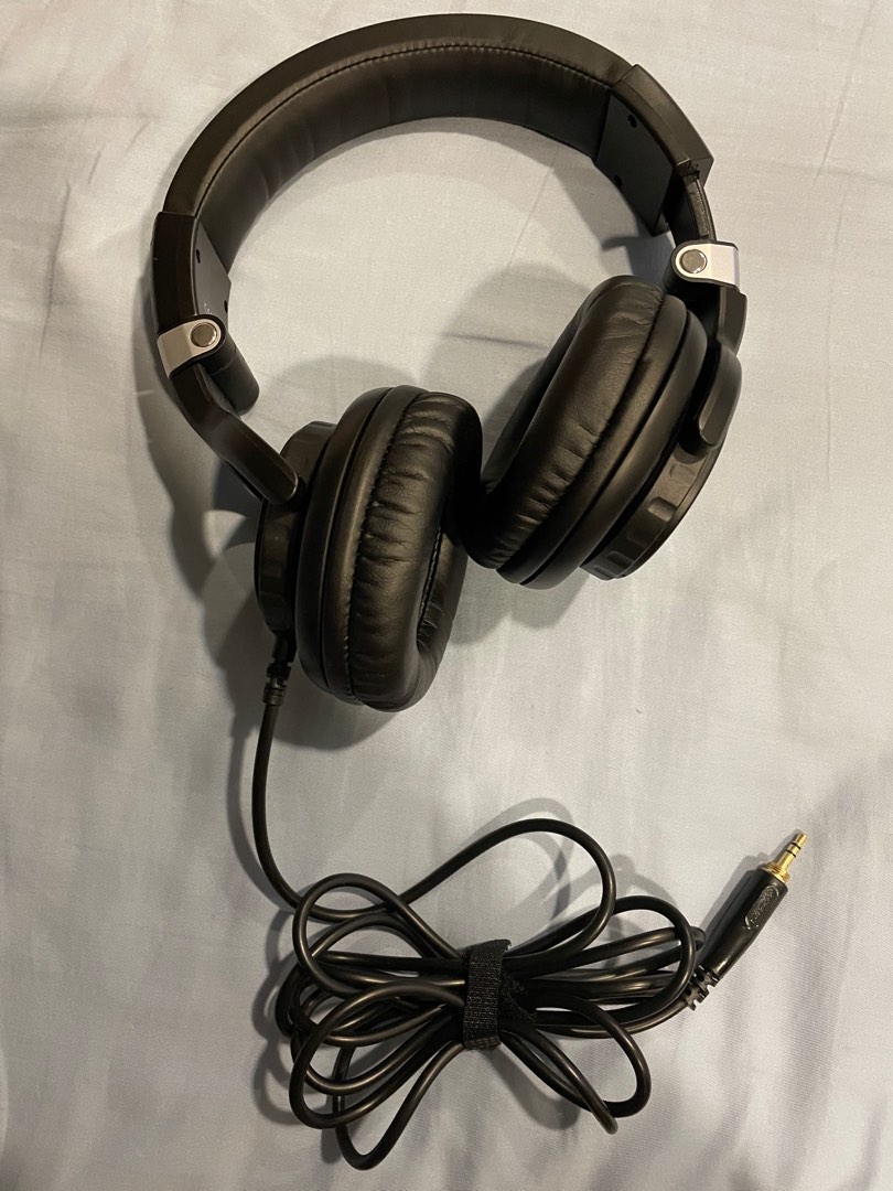 Studio monitor headphone, Audio, Headphones & Headsets on Carousell
