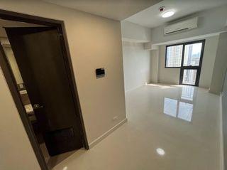 Studio unit For Rent in Blakes Tower, near RCBC and Makati Med