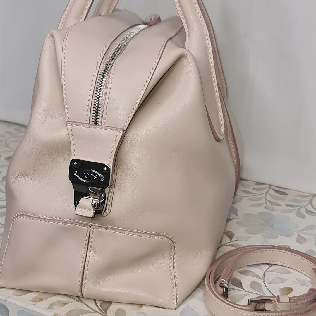 Tods D Styling (Category: Luxury Bags & Wallets) located in Caloocan City. Submitted by curatedbagsph62061 (Listing ID 1189159334, Image 3). Description: D Styling Top handle and shoulder bag Material: Leather Color: Brick red Size: 13w x 8.5h x 5d (inches) ORIGINAL AND BRANDNEW.