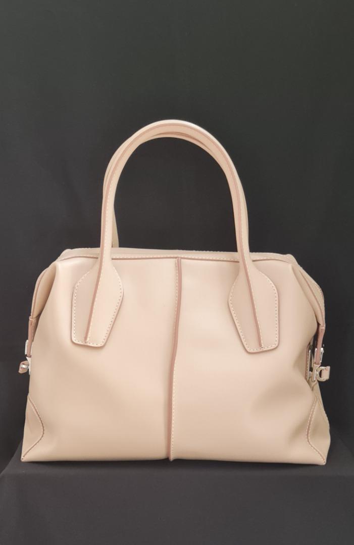 Tods D Styling (Category: Luxury Bags & Wallets) located in Caloocan City. Submitted by curatedbagsph62061 (Listing ID 1189159334, Image 1). Description: D Styling Top handle and shoulder bag Material: Leather Color: Brick red Size: 13w x 8.5h x 5d (inches) ORIGINAL AND BRANDNEW.