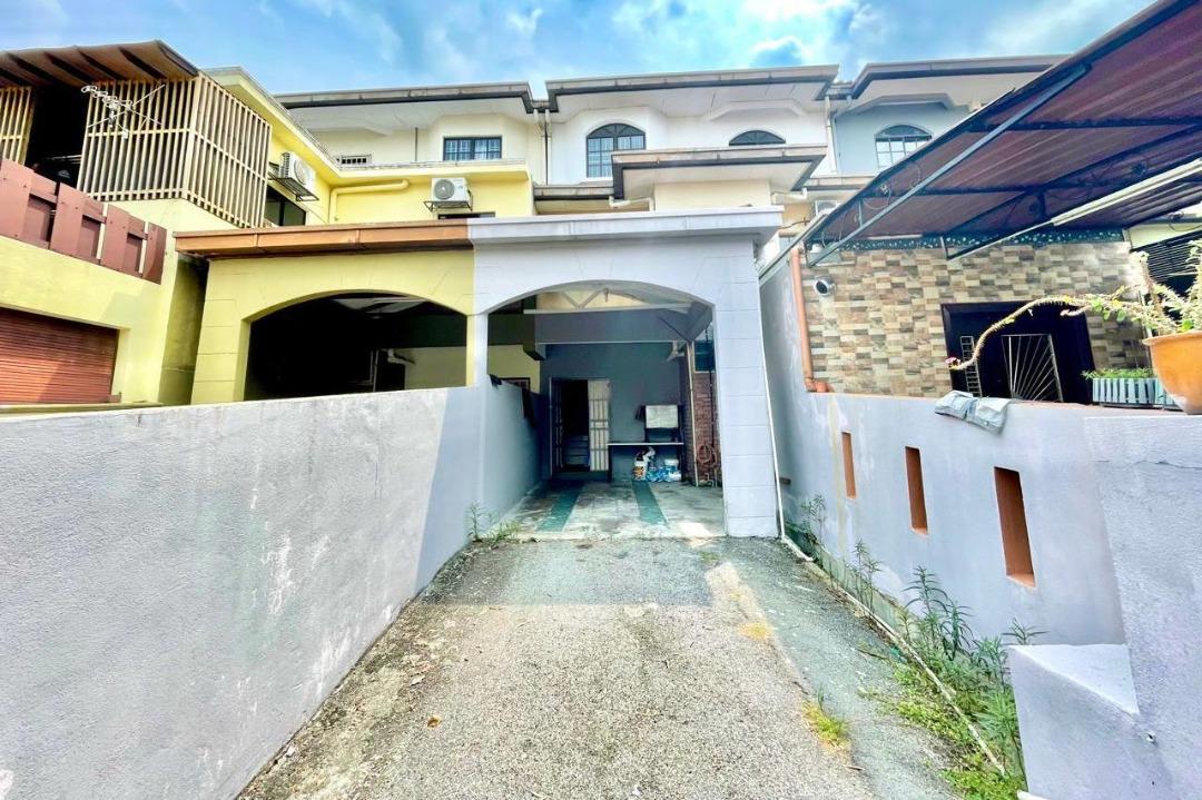 Townhouse 3 Storey House Jalan Nova Seksyen U5 Subang Bestari, Property