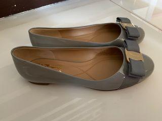 Unused Ferragamo classic flats 34.5