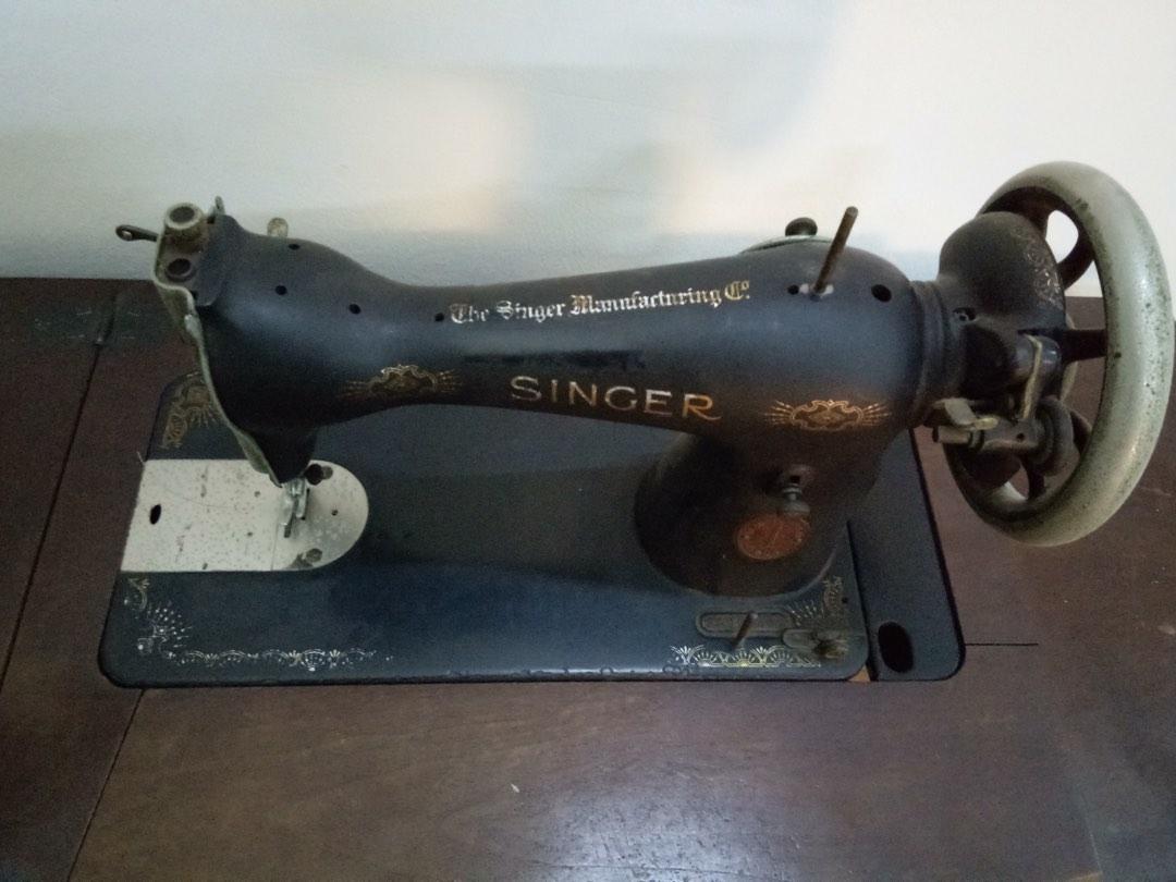 1946 Singer Sewing Machine, Furniture & Home Living, Home Decor, Other