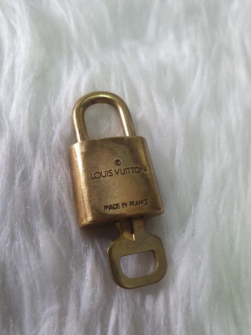 LOUIS VUITTON Dial Lock Padlock 2Set Gold Tone LV Auth 24605 Grey Leather  ref.370594 - Joli Closet