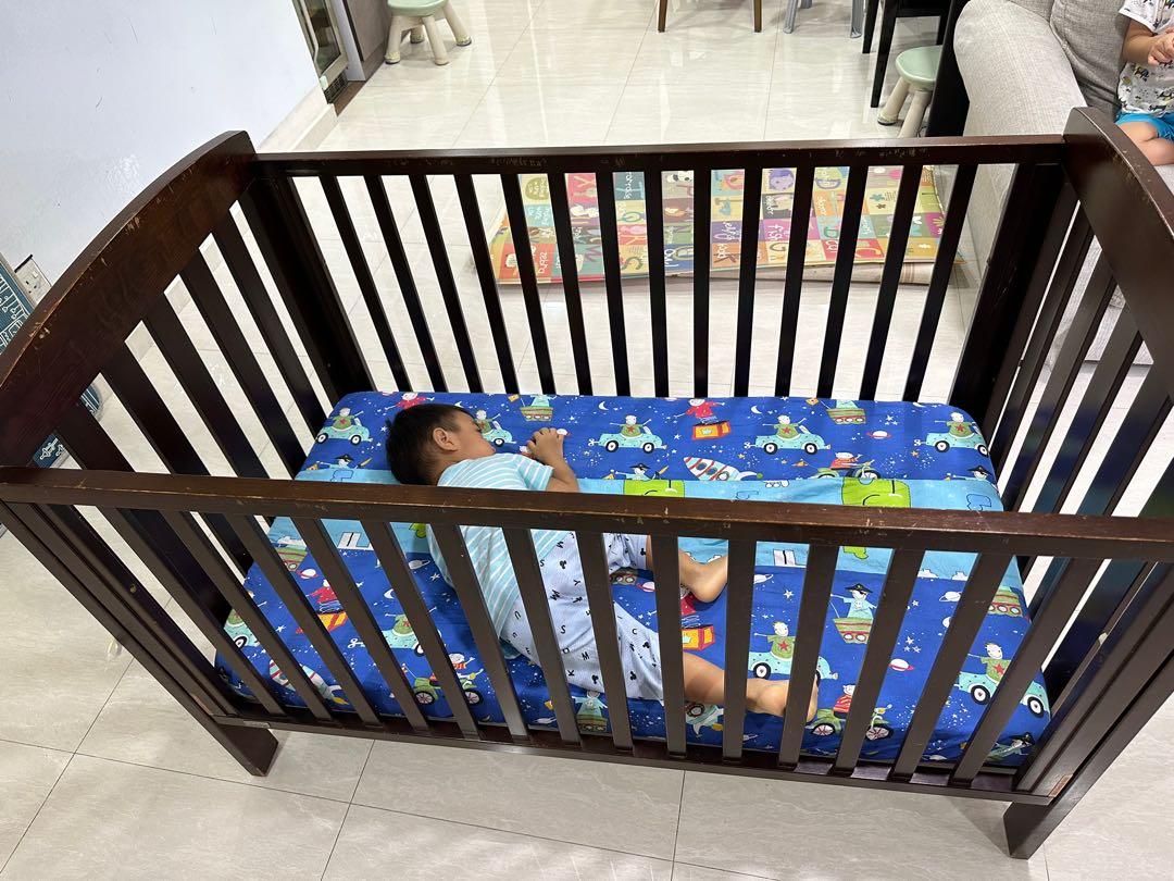 Carousel cot sales to floor piano