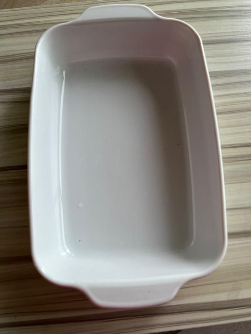 Baking ware (Category: Cookware & Accessories) located in Singapore. Submitted by serenelittleshop (Listing ID 1189361983, Image 1). Description: New and use for baking or cooking.