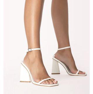 Billini SZ 9/40 white bridal triangle Block heels bnib