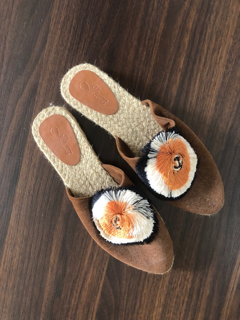 Brown embroidered flats / slippers, Women's Fashion, Footwear, Flats & Sandals on Carousell