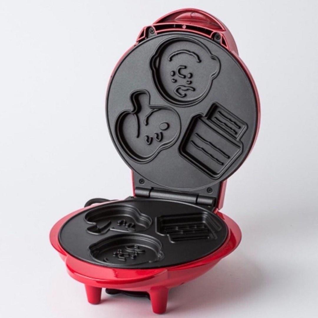 charlie brown and snoopy waffle maker