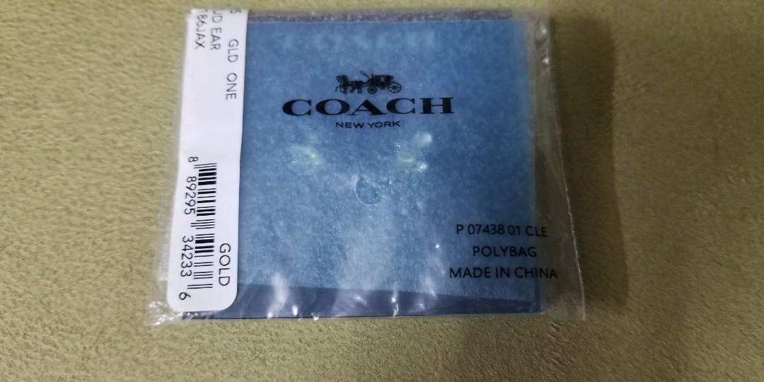 Coach earrings （分類：耳環）位於 Hong Kong。 由 vivian_li_ 提交（商品編號 1189506887，圖片 3）。簡介： Coach 標誌 金色耳環 全新 來自美國。
