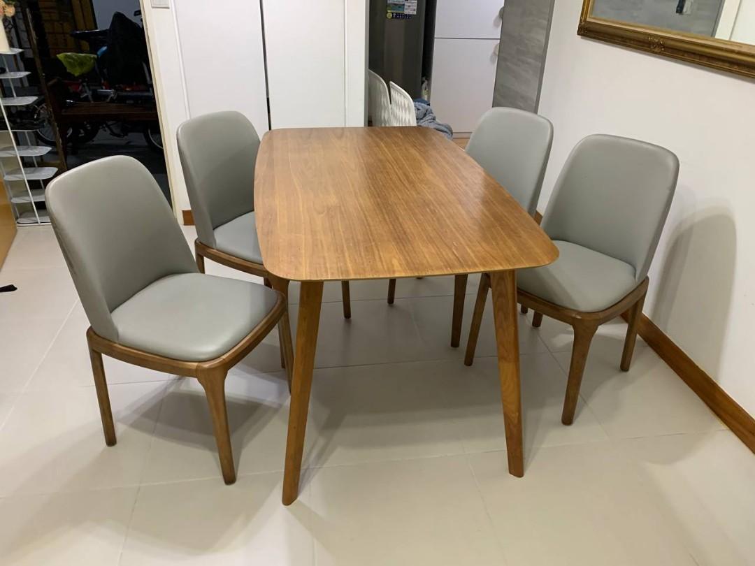 Dining Table Set (Category: Tables & Sets) located in Singapore. Submitted by lynna339 (Listing ID 1189458750, Image 2). Description: Dining table with 4 chairs with delivery.