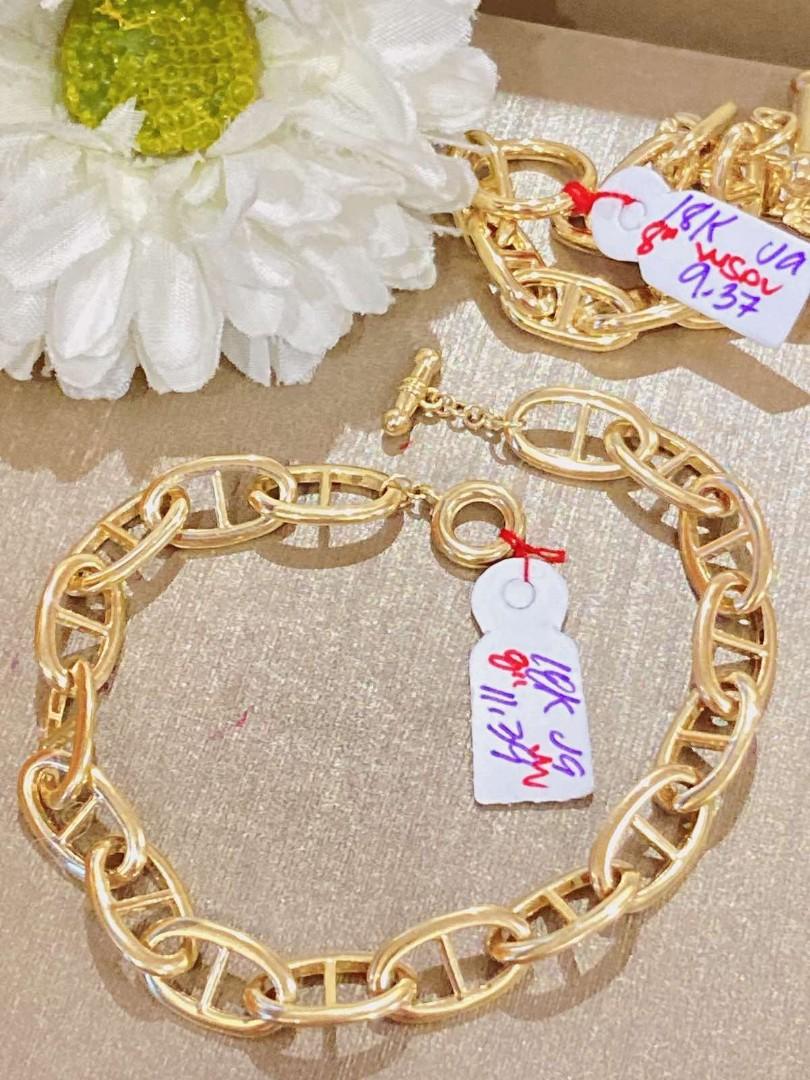Gucci gold bracelet top