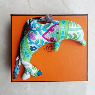 （分類：）位於 。 由 adore_luxe 提交（商品編號 1189282741，圖片 1）。簡介： 。