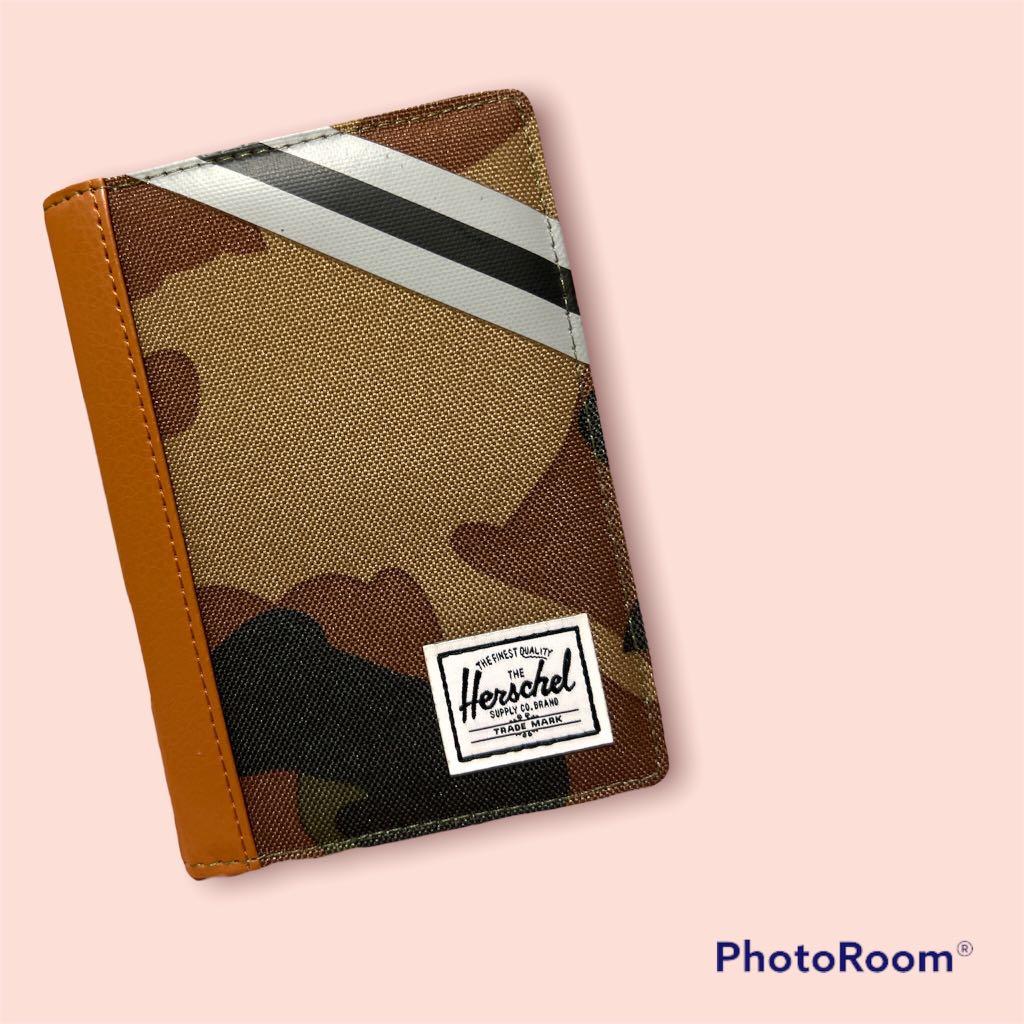 Herschel Passport Holder ETA Nov, Men's Fashion, Watches & Accessories