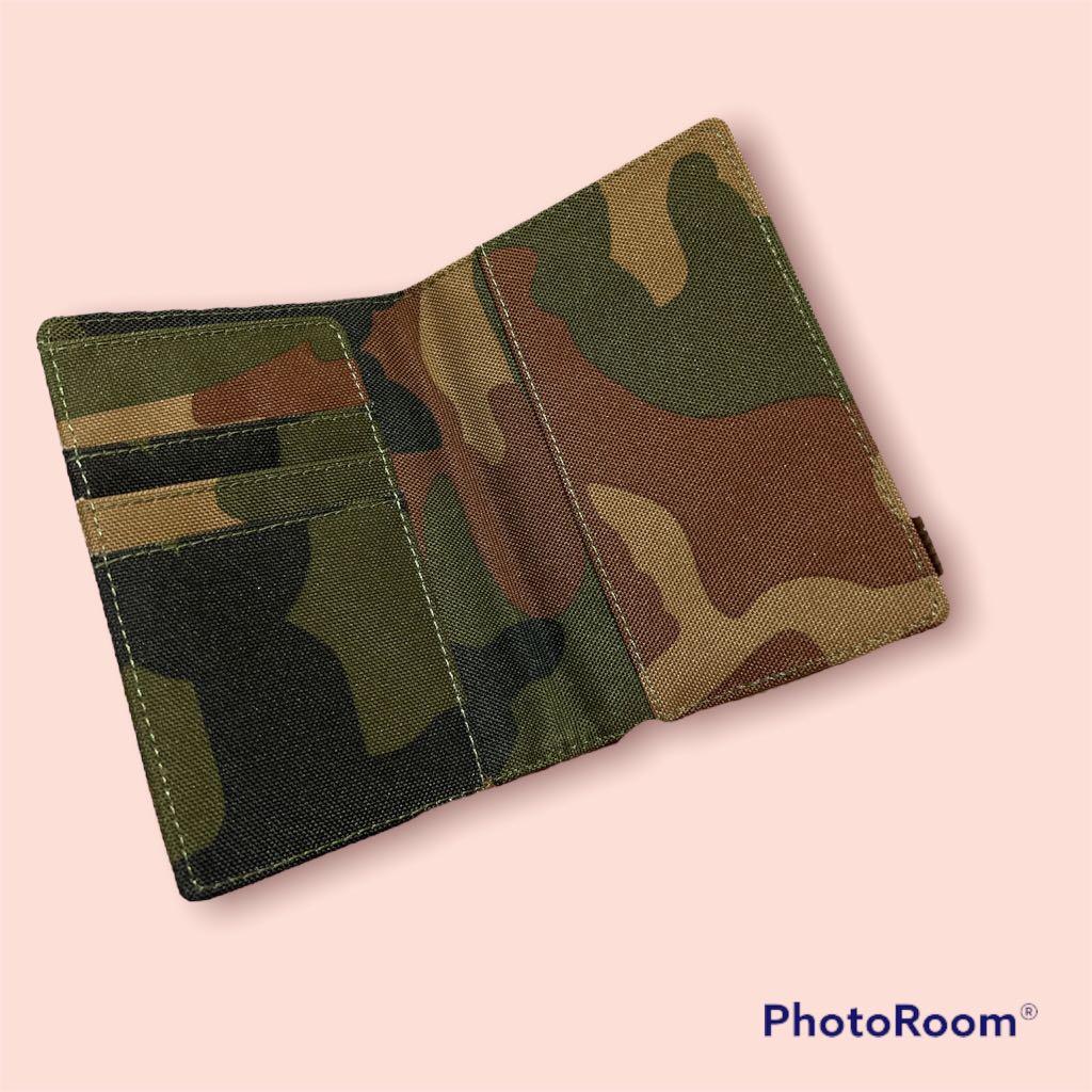 Herschel Passport Holder ETA Nov, Men's Fashion, Watches & Accessories