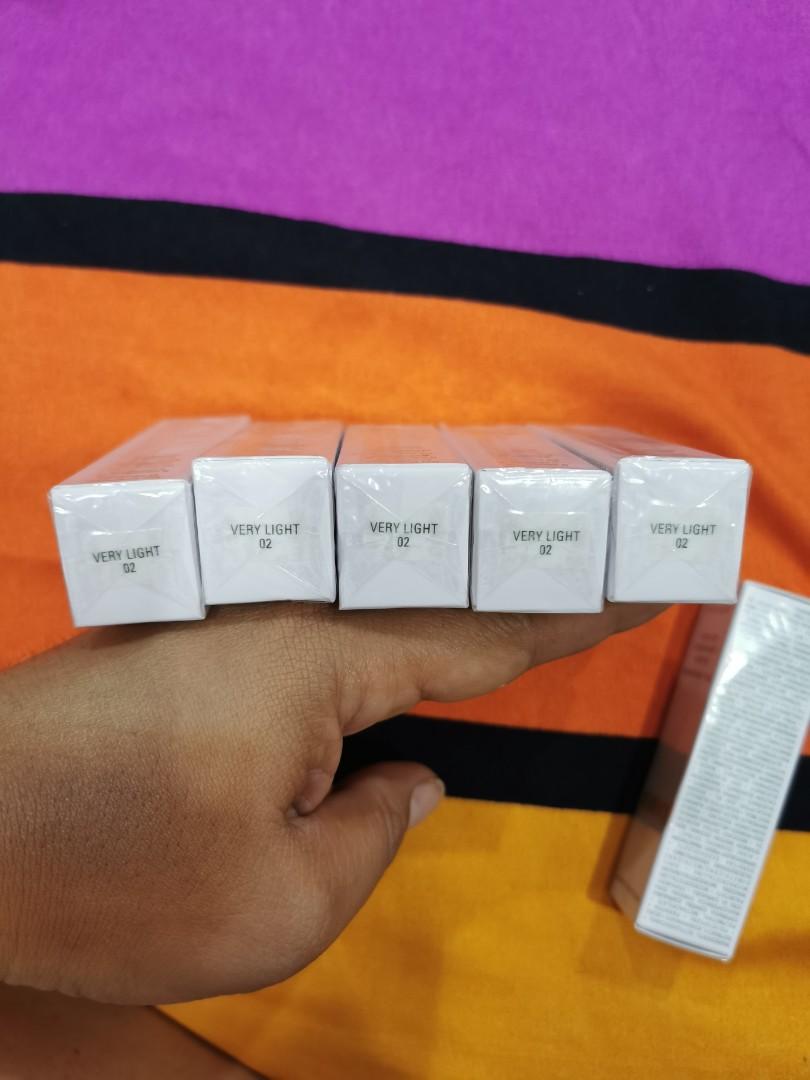 La mer the concealer (Category: Makeup) located in Mandaluyong City. Submitted by ericson101986 (Listing ID 1189391355, Image 3). Description: Authentic.
