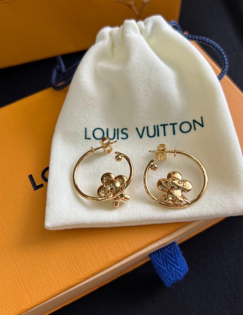 Louis Vuitton Fall in Love earrings pm, Women's Fashion, Jewelry &  Organisers, Earrings on Carousell