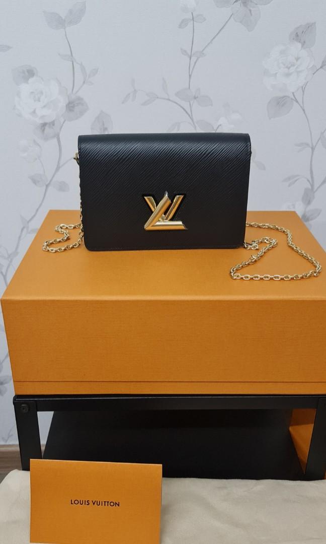Products by Louis Vuitton: Twist Belt Chain Pouch