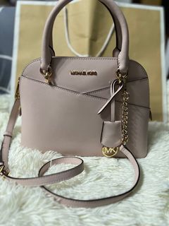(Category: ) located in . Submitted by FameuxShop (Listing ID 1189392986, Image 1). Description: .