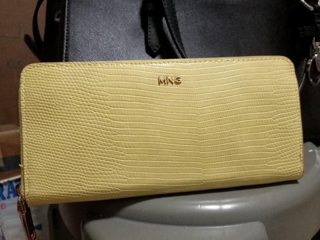 Pastel sales yellow wallet