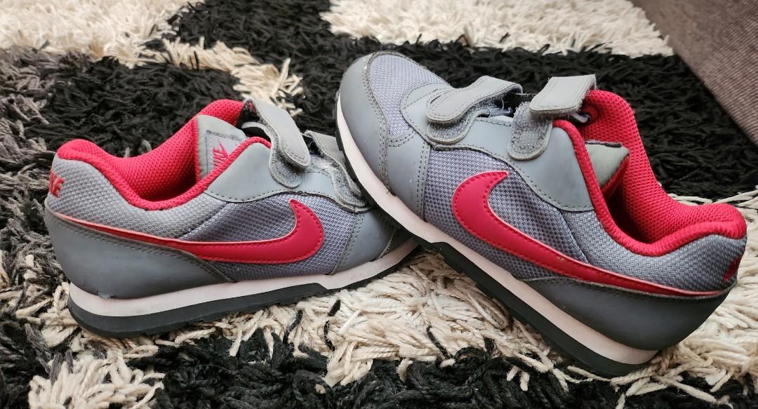 Nike md runner 2 junior velcro deals