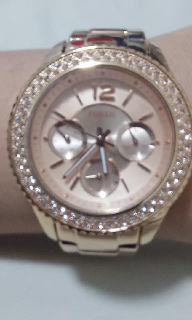 Original Fossil Watch Rose Gold (Category: Women's Watches) located in Manila. Submitted by ShopMyCloset (Listing ID 1189437615, Image 2). Description: Rarely used original fossil watch No flaws Minimal scratches from daily use Front and back still has the protector film Fixed price, no additional discount will be given SF shouldered by buyer.
