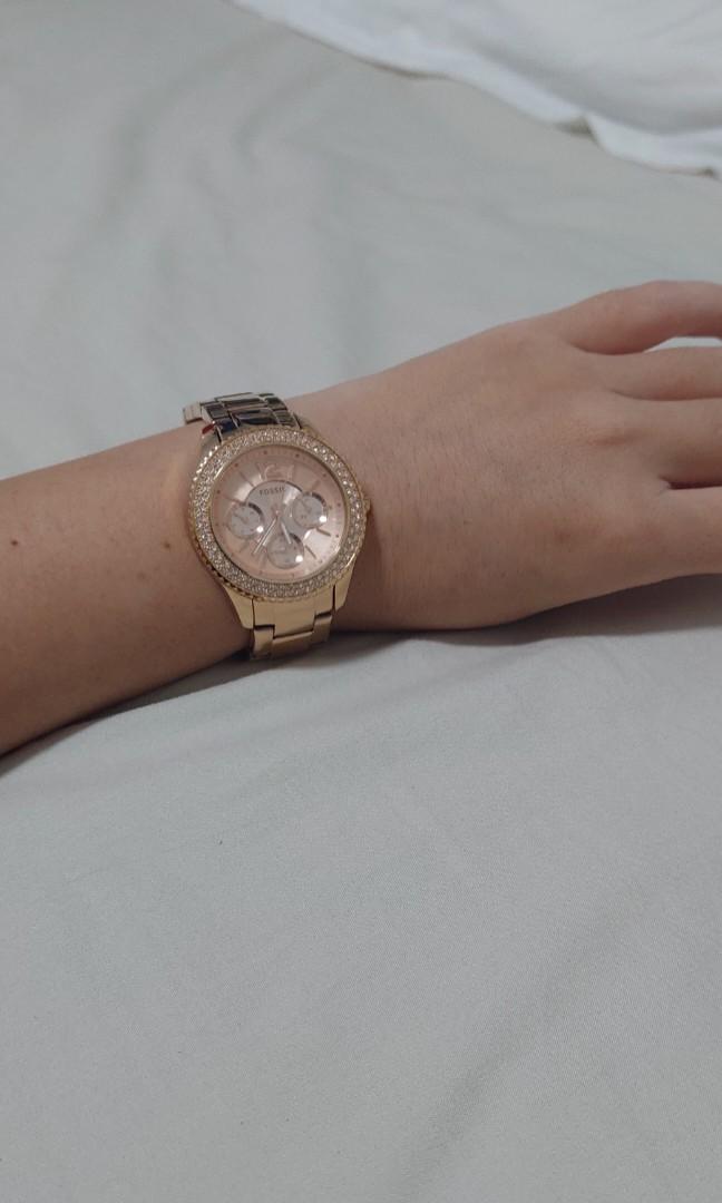 Original Fossil Watch Rose Gold (Category: Women's Watches) located in Manila. Submitted by ShopMyCloset (Listing ID 1189437615, Image 3). Description: Rarely used original fossil watch No flaws Minimal scratches from daily use Front and back still has the protector film Fixed price, no additional discount will be given SF shouldered by buyer.