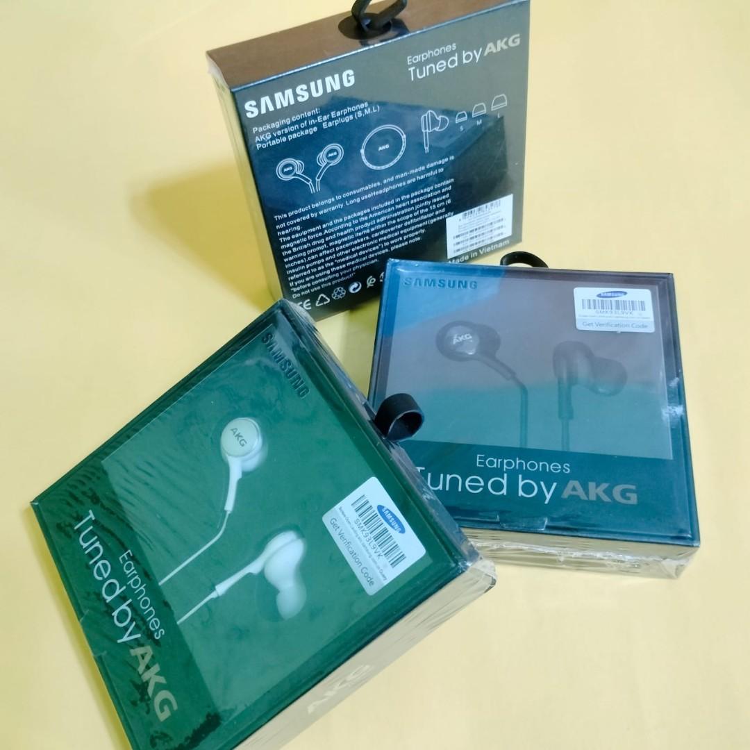 Original Samsung Headset (Category: Earphones) located in Paranaque City. Submitted by audioaddict0517 (Listing ID 1189457786, Image 3). Description: pricelist: Jack type - 550 pesos Type C - 650 pesos.