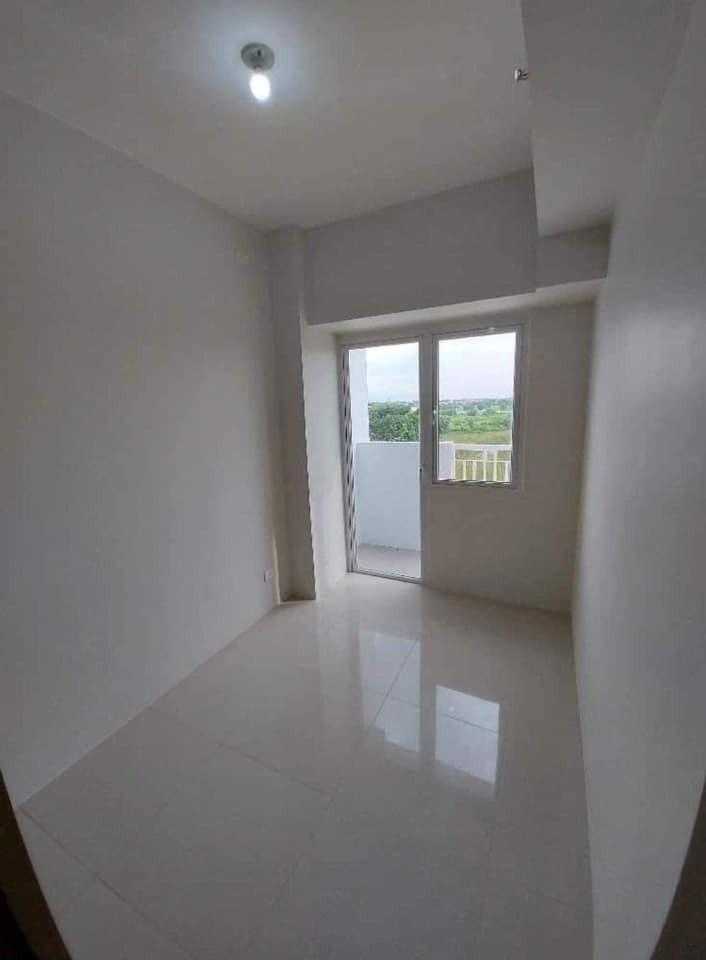 paranaque-condominium-unit-at-smdc-field-residences-28sqm-p2-8-million