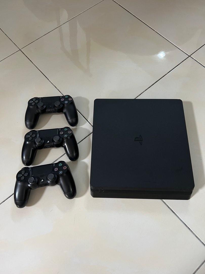 Sony PS4 Slim 500GB 3 Controllers