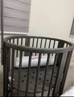Stokke Sleepi Mini with crib extensions and mattress