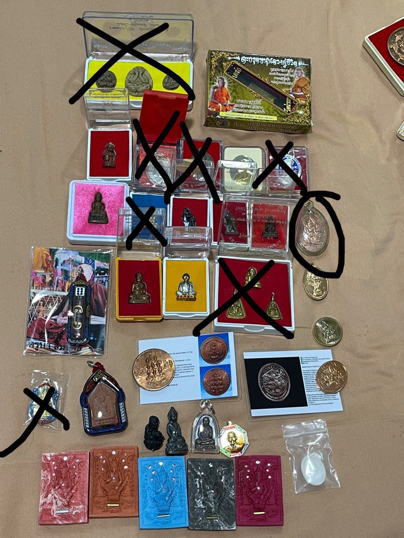 Super clearance 25 dollers a pc, Hobbies & Toys, Memorabilia ...