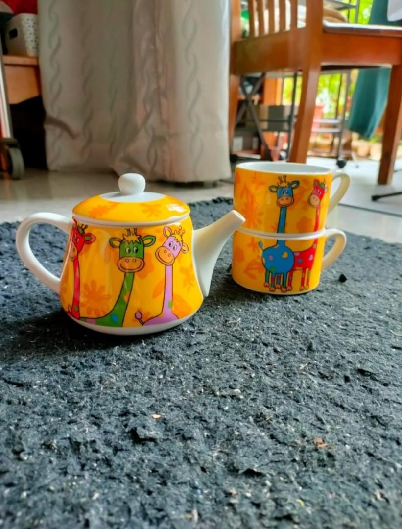 Teapot with cups, Furniture & Home Living, Kitchenware & Tableware