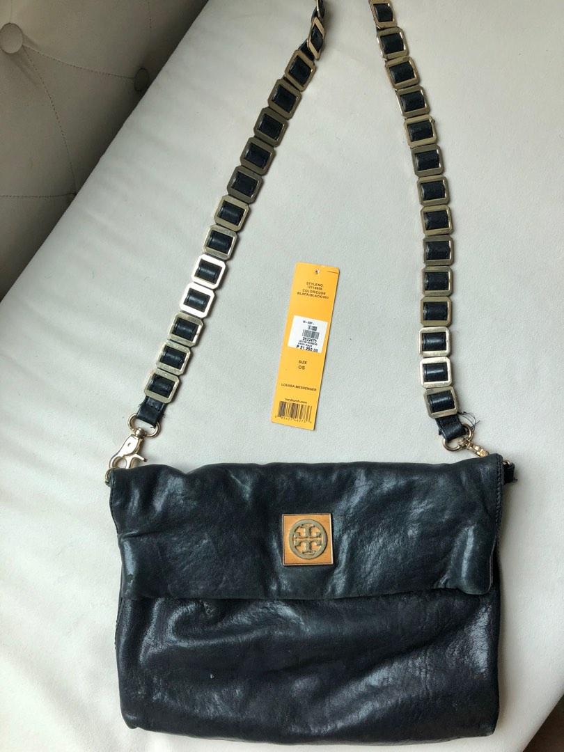 Tory buch black gold Louissa messenger (Category: Luxury Bags & Wallets) located in Makati City. Submitted by nmvs1 (Listing ID 1189363189, Image 1). Description: Tory burch messenger bag Style name : louissa Black leather with gold chain strap Magnetic closure Can be worn two ways pls see photo Comes with tag bought in Greenbelt store for 21250 notable tarnishing and signs of use and pen mark inside but selling at such a good price.