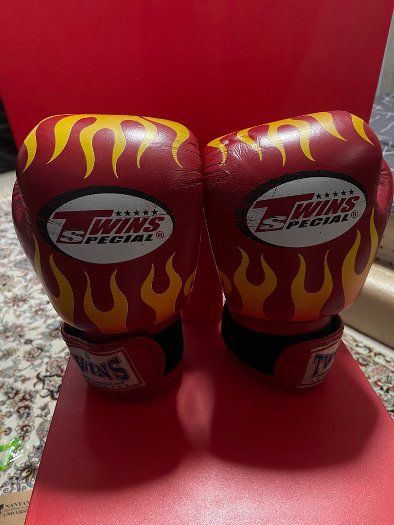 8 oz Twins Boxing Gloves, Sports Equipment, Other Sports Equipment and
