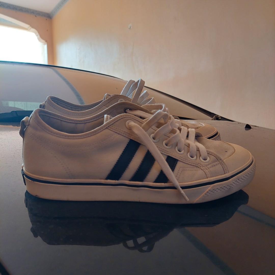 Adidas 3 stripes fesyen pria sepatu sneakers di carousell