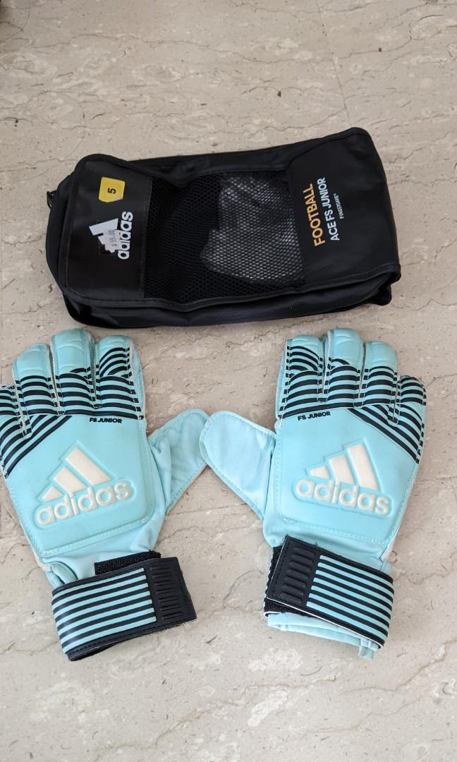 Adidas Football gloves Junior, Sports Equipment, Sports & Games, Racket & Ball Sports on Carousell