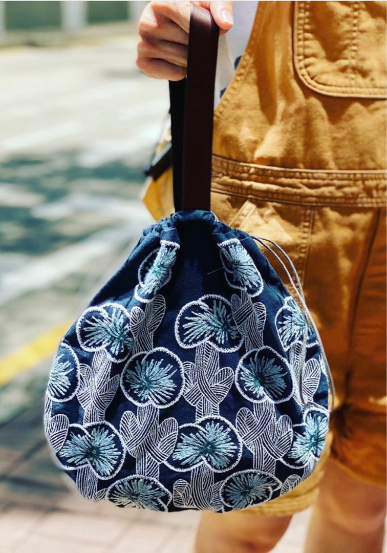 ミナペルホネン bell bag (小) blueハンドバッグ - ハンドバッグ