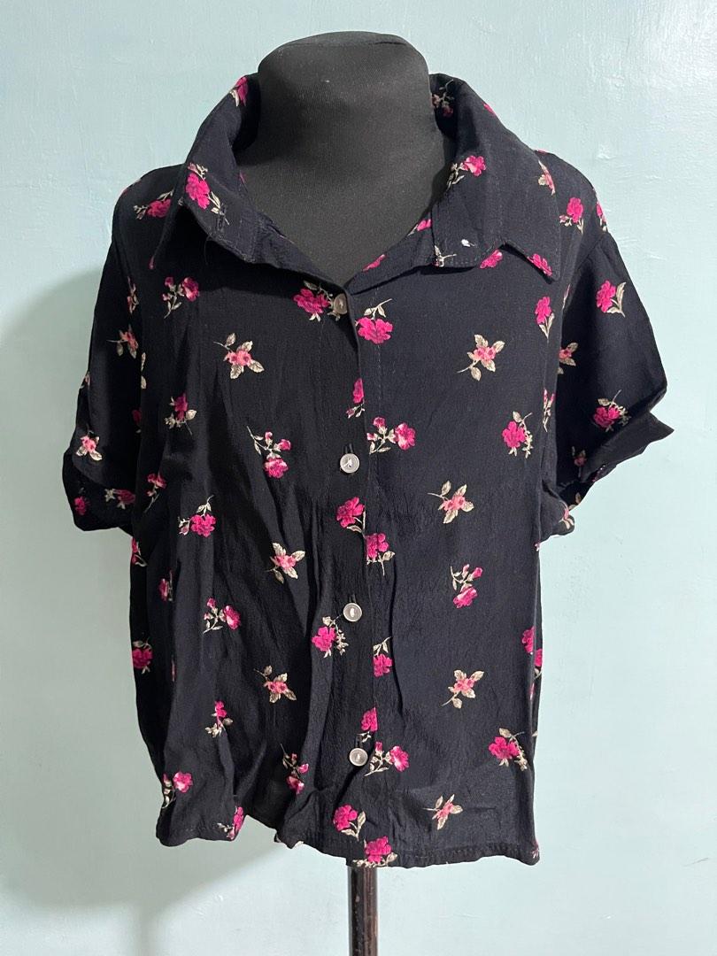 Black Floral Button down (Category: Blouses) located in Pototan. Submitted by cconst (Listing ID 1189649996, Image 1). Description: Used once Fits Small-Med.