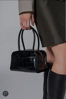 (Category: ) located in . Submitted by mysmallwardrobe (Listing ID 1189552454, Image 1). Description: .