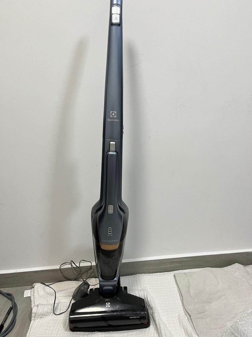 ELECTROLUX ZB3411 HANDSTICK VACUUM CLEANER (18V) 2IN1 ERGORAPIDO POWERPRO, TV & Home
