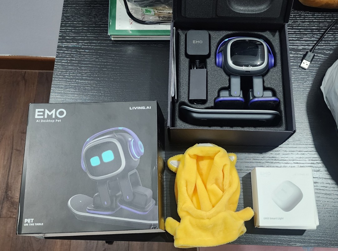 Emo Ai Desktop Pet, Mobile Phones & Gadgets, Other Gadgets on Carousell