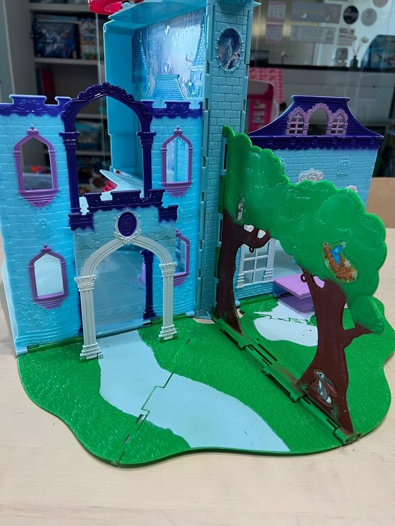 Frozen playhouse on the go, Hobbies & Toys, Toys & Games on Carousell