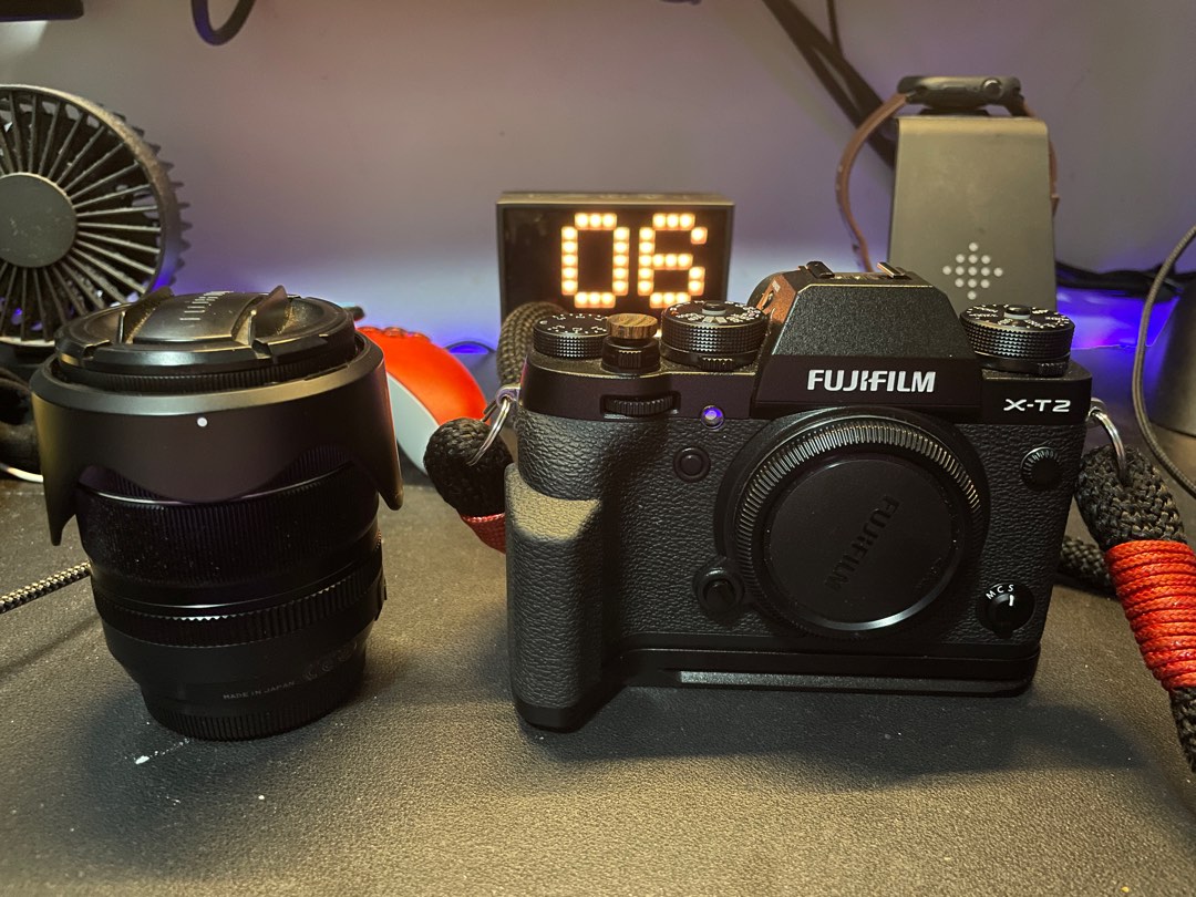 Fujifilm X-T2 with kit lens and grip + flash, Photography, Cameras on  Carousell