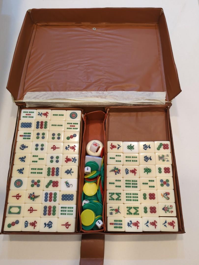 Full Mahjong Set. Includes Case, Chips, Dice and Full Mahjong Tiles
